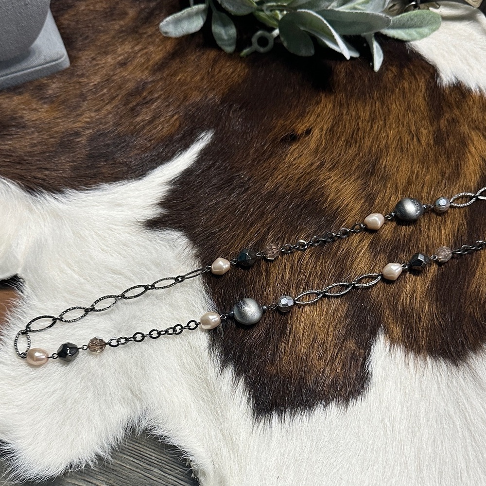 Fashion Jewelry Black gray and Silver Necklace with light peachy beads